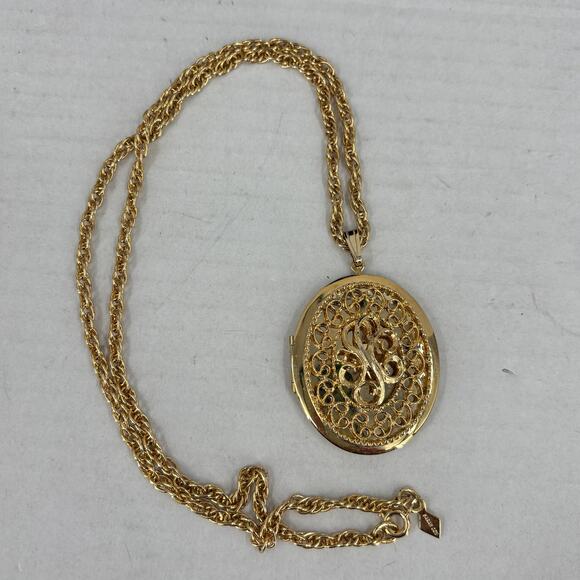 Vintage Sarah Coventry Heirloom Filigree Locket on Gold Tone Chain Necklace - Picture 5 of 10